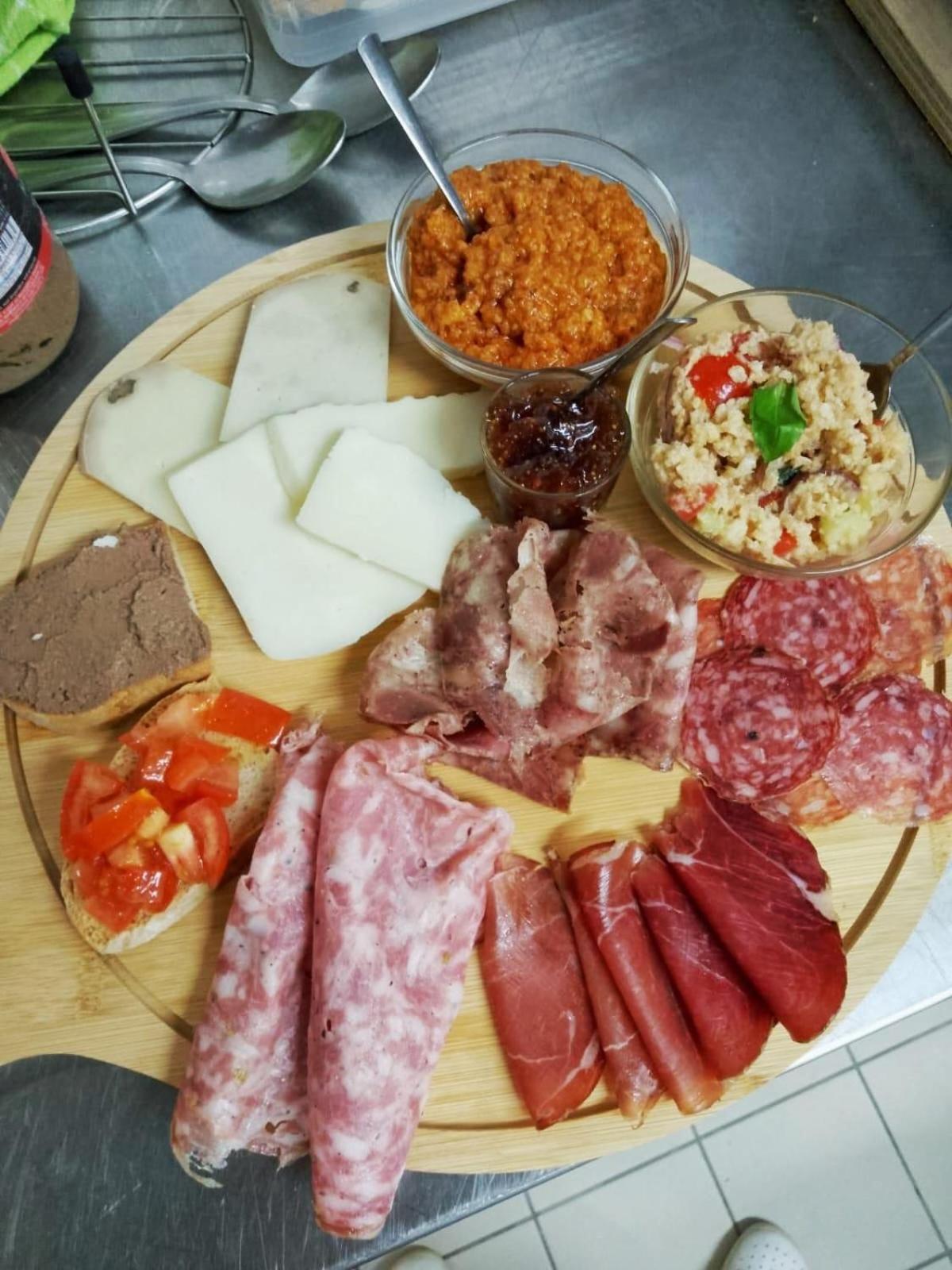 Tana Del Cinghiale Tirli